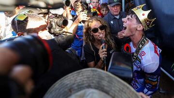 Jorge Prado celebra su título de campeón de MXGP en Cózar.