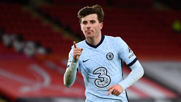 SHEFFIELD, ENGLAND - FEBRUARY 07: Mason Mount of Chelsea celebrates after scoring their side&#039;s first goal during the Premier League match between Sheffield United and Chelsea at Bramall Lane on February 07, 2021 in Sheffield, England. Sporting stadiu