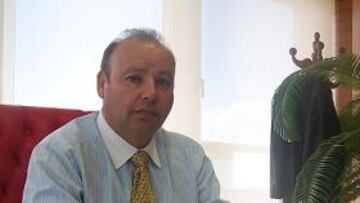 <b>SE ESTIRA. </b>Paco Gómez premiará con una suculenta prima a sus jugadores si consiguen el ascenso.