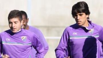 <b>SU MOMENTO. </b>Portillo, Recio y Juanmi corren durante un entrenamiento.