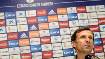 OVIEDO, 08/06/2022.- El hasta ahora entrenador del Real Oviedo, Cuco Ziganda, se despidió este miércoles del cuerpo técnico y de la prensa tras dejar de ser el entrenador del Real Oviedo. EFE/Eloy Alonso