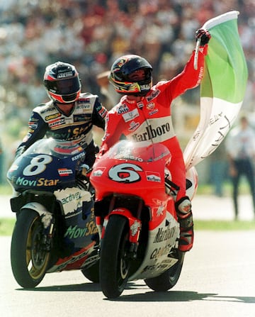 Max Biaggi ha vencido cuatro veces consecutivas en 250cc, aunque nunca en la categoría reina. Aunque hay que señalar que sí pasó primero por meta en 1998, pero no consta como victoria ya que fue descalificado por ignorar un 'stop and go'. Michael Doohan es el ganador de ese Gran Premio.