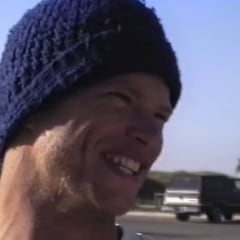 El icónico surfista Chris Brown murió ahogado tras caer por un acantilado