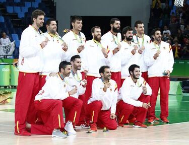 Broche de bronce a la edad de oro del baloncesto español