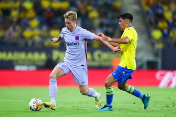 Frenkie de Jong y Tomás Alarcón.