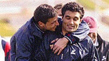 <b>FELIZ</B>. Helder sonríe de nuevo después de jugar en El Sadar.