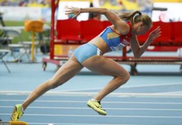 Kseniya Ryzhova de Rusia compitiendo en los 400 metros