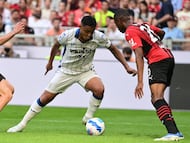 Luis Muriel enfrentando al Milán