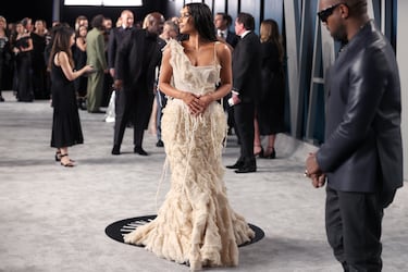 Kim Kardashian posa en la alfombra roja de la Fiesta de los Óscar de Vanity Fair 2020, organizada por Radhika Jones en el Centro de Artes Escénicas Wallis Annenberg el 9 de febrero de 2020 en Beverly Hills, California.