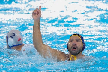 Felipe Perrone celebra su primer gol ante Serbia.