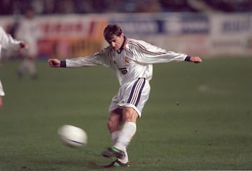 Jug¨® con el Real Madrid la temporada 1998-99.
