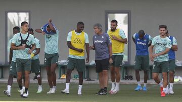 11/09/20 BETIS ENTRENAMIENTO
PELLEGRINI Y CARVALHO