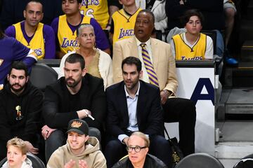 Marc Gasol, José Calderón y Jamaal Wilkes  (jugador retirado de baloncesto estadounidense que jugó durante 12 temporadas).