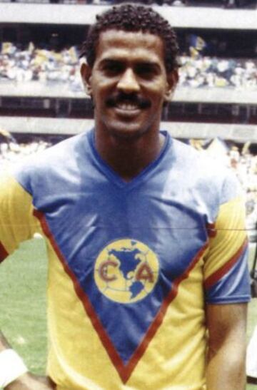 Antonio Carlos Santos un gran control de balón, una pierna educada y una inteligencia dentro de la cancha que era envidiable.