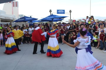 Los bailes de los venezolanos calentaron el USA-Venezuela