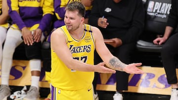 LOS ANGELES (United States), 01/05/2025.- Los Angeles Lakers' Luka Doncic reacts to a referee call during the first half of the NBA playoffs round one game five between the Minnesota Timberwolves and the Los Angeles Lakers in Los Angeles, California, USA, 30 April 2025. (Baloncesto) EFE/EPA/ALLISON DINNER SHUTTERSTOCK OUT