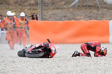 Pol Espargaró se fue al suelo en la curva 5 durante el sprint del Gran Premio de Cataluña de Moto GP.