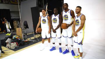OAKLAND, CA - SEPTEMBER 22: (R-L) Stephen Curry #30, Kevin Durant #35, Draymond Green #23, and Klay Thompson #11 of the Golden State Warriors pose for a picture during the Golden States Warriors media day at Rakuten Performance Center on September 22, 2017 in Oakland, California. NOTE TO USER: User expressly acknowledges and agrees that, by downloading and or using this photograph, User is consenting to the terms and conditions of the Getty Images License Agreement. Ezra Shaw/Getty Images/AFP
== FOR NEWSPAPERS, INTERNET, TELCOS & TELEVISION USE ONLY ==