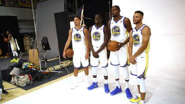 OAKLAND, CA - SEPTEMBER 22: (R-L) Stephen Curry #30, Kevin Durant #35, Draymond Green #23, and Klay Thompson #11 of the Golden State Warriors pose for a picture during the Golden States Warriors media day at Rakuten Performance Center on September 22, 2017 in Oakland, California. NOTE TO USER: User expressly acknowledges and agrees that, by downloading and or using this photograph, User is consenting to the terms and conditions of the Getty Images License Agreement.   Ezra Shaw/Getty Images/AFP
 == FOR NEWSPAPERS, INTERNET, TELCOS &amp; TELEVISION USE ONLY ==