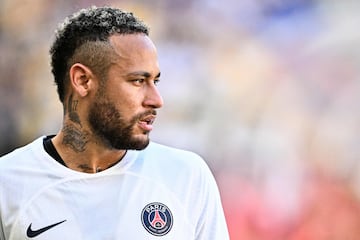 Paris Saint-Germain�s Neymar prepares to take a corner during a friendly football match against Jeonbuk Hyundai Motors, at the Asiad Main Stadium in Busan on August 3, 2023. (Photo by ANTHONY WALLACE / AFP)