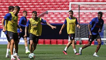 Los jugadores del Atlético durante el entrenamiento en el Wanda Metropolitano.