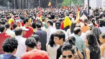 <b>LLENO. </b>La afición acudió al plató de Cuatro para disfrutar del debut de España en el Mundial.