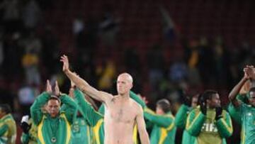 <b>APOYO BLANCO. </b>Booth, único blanco en Suráfrica, agradece el apoyo a un público de mayoría negra.