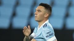 Iago Aspas se se&ntilde;a&ntilde;a el escudo del Celta tras marcar su segundo tanto contra el Sevilla. 