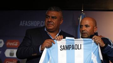 Buenos Aires, 01 de Junio2017
Jorge Sampaoli asume como el Nuevo DT de la Selección Argentina, en el Predio de la AFA.
Sampaoli y Tapia el Presidente de la AFA
Foto Ortiz Gustavo