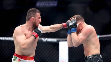 LAS VEGAS, NEVADA - DECEMBER 06: (L-R) Merab Dvalishvili of Georgia punches Petr Yan in a bantamweight title bout during UFC 323 at T-Mobile Arena on December 06, 2025 in Las Vegas, Nevada. Ian Maule/Getty Images/AFP (Photo by Ian Maule / GETTY IMAGES NORTH AMERICA / Getty Images via AFP)