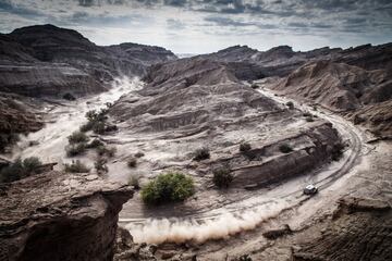 Fotografía ganadora del Premio Emilie Poucan del Dakar 2014 del fotógrafo Marc van der Aa de Shakedown Team. 