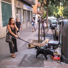 Esta es la multa de 2.001€ que te pueden poner en Madrid por dejar los cartones fuera del contenedor de basura