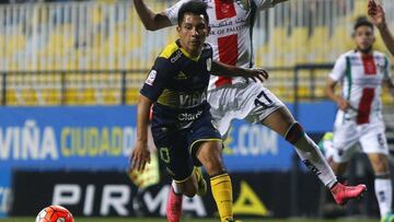 Futbol, Everton vs Palestino.
 Quinta fecha, campeonato de Apertura 2016/17.
 El jugador de Everton Diego Rojas, centro, disputa el balon con Esteban Carvajal de Palestino durante el partido de primera division en el estadio Sausalito de Vina Del Mar, Chile.
 29/08/2016
 Juan Villalobos/Photosport**********
 
 Football, Everton vs Palestino.
 5th date, Aperture Championship 2016/17
 Everton&#039;s player Diego Rojas, center, battles for the ball against Esteban Carvajal of Palestino during the firsrt division football match at the Sausalito stadium in Vina Del Mar, Chile.
 29/08/2016
 Juan Villalobos/Photosport