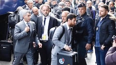 Messi, a la llegada del Bar&ccedil;a al hotel de concentraci&oacute;n en N&aacute;poles.