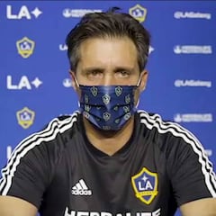 Schelotto habla sobre la situación de Jona dos Santos y Chicharito