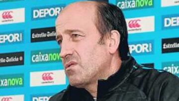 <b>RADIANTE. </b>Lotina está muy satisfecho con la marcha del Deportivo esta temporada.