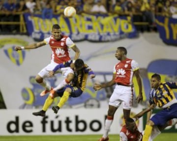 Santa Fe sigue con vida en los tres torneos que disputa. La Copa Sudamericana, la Copa Colombia y la Liga Águila.