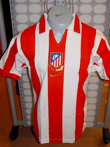 Equipación conmemorativa del centenario del Atletico de Madrid 1903-2003.