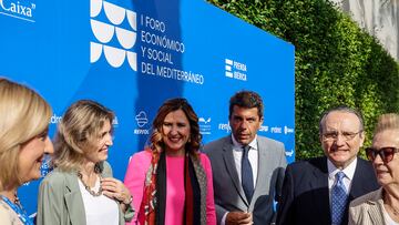 La alcaldesa de Valencia, María José Catalá (3i), el presidente de la Generalitat Valenciana, Carlos Mazón (3d), y el presidente de Prensa Ibérica, Javier Moll (2d), a su llegada a la primera jornada del I Foro Económico y Social del Mediterráneo, en el Palau de les Arts, a 26 de junio de 2024, en Valencia, Comunidad Valenciana (España). El Foro está organizado por Prensa Ibérica y se celebra los días 26 y 27 de junio, poniendo en valor los desafíos de un territorio que comprende 12 provincias españolas que representan un 40% del PIB y un 40% de la población.
26 JUNIO 2024;FORO;ECONOMÍA;ECONÓMICO;PIB;POBLACIÓN;MEDITERRÁNEO
Rober Solsona / Europa Press
26/06/2024