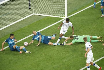 Emmanuel Bonaventure anotó el primer gol de los belgas.