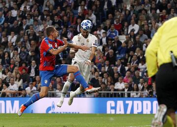 1-0. Karim Benzema marcó el primer gol.