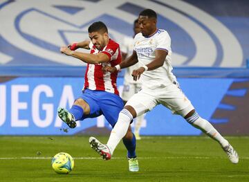 Luis Suárez y David Alaba.