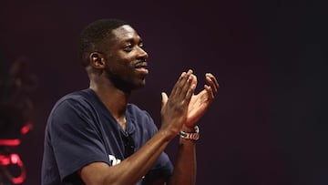 Paris Saint-Germain's French forward #10 Ousmane Dembele arrives on the pitch during a ceremony to present the trophy a day after Paris Saint-Germain (PSG) football club won the UEFA Champions League, at the Parc des Princes Stadium in Paris on June 1, 2025. (Photo by Thibaud MORITZ / AFP)