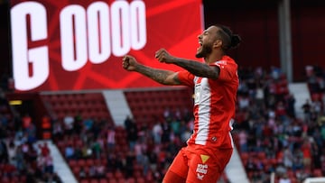 Luis Suárez festeja uno de sus goles.