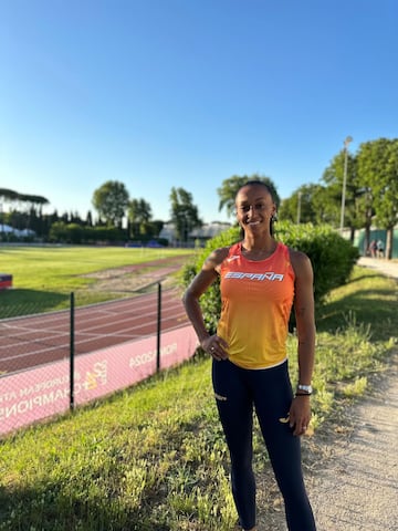Ana Peleteiro posa para AS en la pista de entrenamiento de Roma, ciudad donde se celebran los Europeos de atletismo.
