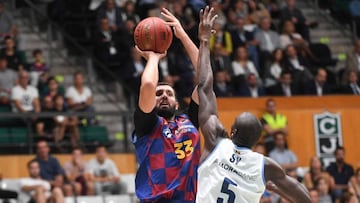 Nikola Mirotic MVP de la Liga Catalana 2019 buscará repetir su título este año. En la foto ante el andorrano Bandja Sy en la final del año pasado