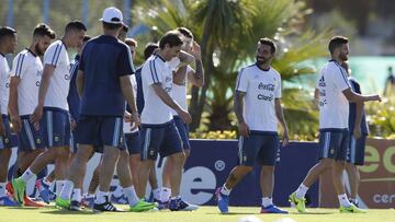 El buen ánimo en la práctica de Argentina antes de recibir a Chile