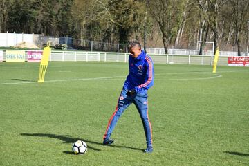 Se realizaron trabajos tácticos en defensa y ataque. Más adelante, tras una corta charla de Lorenzo y Pékerman, el grupo completo hizo fútbol en espacio reducido en el que el foco fue la toma de decisiones.