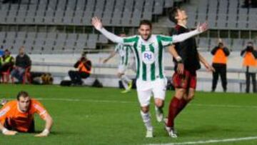 Arturo celebra un gol con el C&oacute;rdoba.