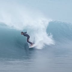 El campeón olímpico descubre el surf de Barcelona